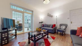 JDB Romford 5-Bedroom House with parking